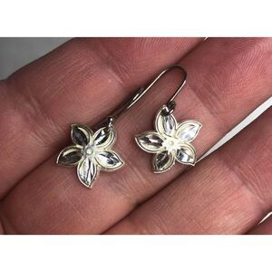570 Sterling silver  925 Plumeria flower earrings